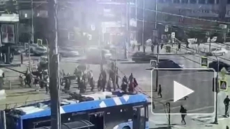 Пешеходов у станции "Приморская" сбил "умный" трамвай "Довлатов"