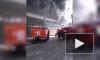 Во Владивостоке 22 человека и 7 единиц техники привлечены к тушению пожара на складе 