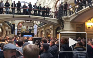 Появилось видео давки в московском ГУМе за iPhone 7