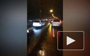 Резкое торможение привело к аварии с 10 авто на КАД