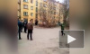 Видео из Карелии: в центре города пьяный неадекват устроил перестрелку с полицейскими