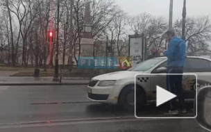 Три таксиста столкнулись на Московском проспекте