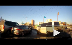 Автомобили столкнулись на Пискарёвском путепроводе