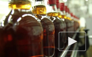 Выпить, но не закусить: в Петербурге дорожает колбаса, но дешевеет водка и пиво