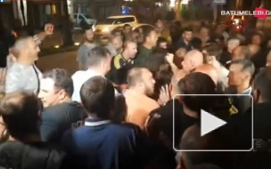 В Батуми полиция задержала протестующих против прибытия лайнера с россиянами