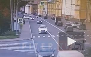 На Ждановской набережной "Порше" влетел в стоящий автомобиль
