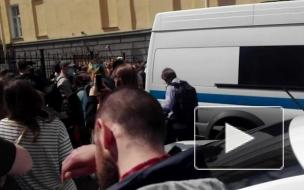 После заседания по делу "Сети"* в Петербурге начались задержания активистов
