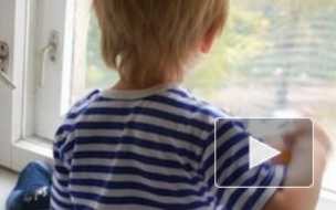 Четырехлетний мальчик выпал из окна второго этажа на Васильевском острове в Петербурге