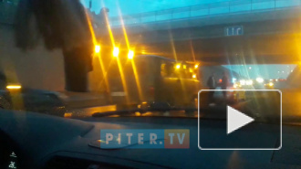 Видео: на Синопской набережной столкнулись "Форд" и "УАЗ"