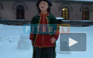 В Петербурге из снега слепили Елизавету Петровну и Петра I 