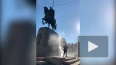 В Петербурге помыли памятник Александру Невскому