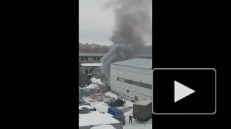На улице Ольги Берггольц сгорел вагончик грузчиков