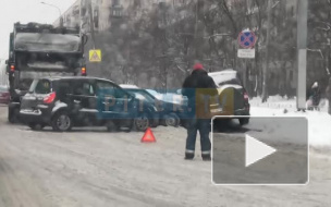 Видео: на Руставели мусоровозом попал в массовое ДТП 