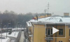 Дворники продолжают уборку Петербурга от ночного снегопада