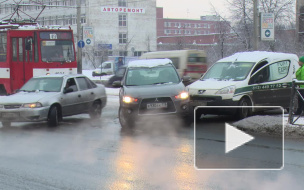 Автомобиль курьерской службы попал в ДТП на Бухарестской улице