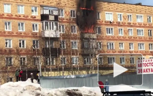 Опубликовано видео пожара в пятиэтажке в Печоре: никто не пострадал