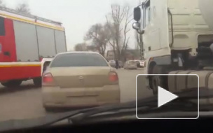 В Ростове-на-Дону горит дом с пристройкой 