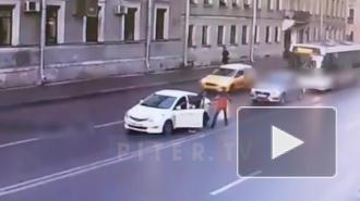 Водители авто подрались посреди проезжей части на Лермонтовском проспекте