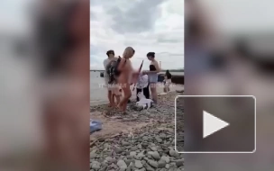 Россиянка разделась догола на центральном пляже в Сочи и попала на видео