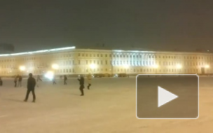 Появилось видео, как коммунальщики играючи прокатывают деньги граждан