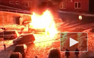 В сети появилось видео полыхающего "Прадо" в Находке