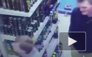 Видео из Москвы: Подростки устроили бойню в "Пятерочке" из-за банки энергетика