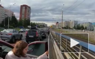 Парнас заблокировала автомобильная пробка из-за массового ДТП 