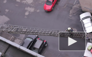 Пожар в модной двухуровневой квартире на Варшавской сняли на видео