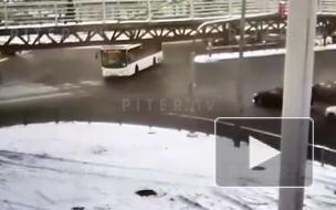 На перекрестке Будапештской и Славы произошло ДТП с автобусом