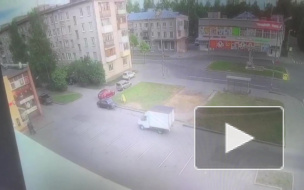 Появилось видео фургона, раздавившего толпу в Ломоносове