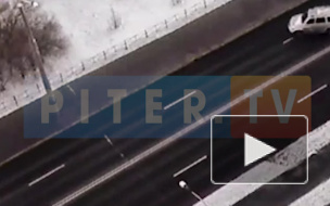 На Светлановском проспекте автомобиль занесло в столб