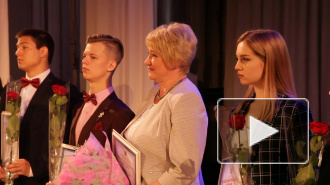 Видео: выборгских выпускников наградили медалями "За особые успехи в учении"