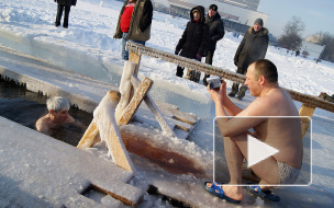 Крещенские купания 2013 в Петербурге: массовость и трезвость