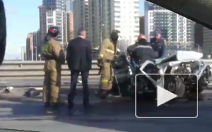 Девушка чудом избежала серьезных травм в страшной аварии на КАД