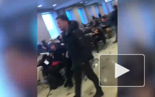 В Уфе самолет "Победы" съехал с ВПП при буксировке 