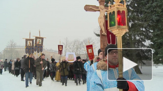 В Петербурге "зеленого змия" глушили крестом и молитвой