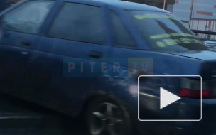 На Богатырском проспекте "десятка" пробила металлическое ограждение