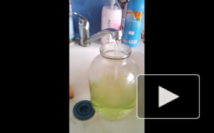 Жители Казани боятся аномальной зеленой воды в своих кранах