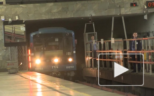 В метро Петербурга задержали пассажиров со снарядом от пушки и пистолетом