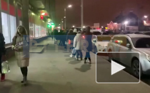 Видео: жители Мурино стоят с канистрами за водой после отключения водоснабжения
