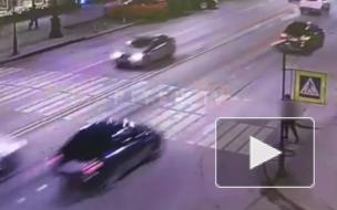 На пешеходном переходе Невского проспекта таксист сбил человека