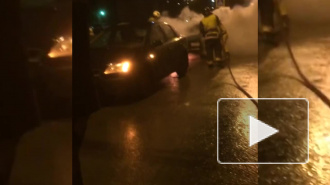 На Караваевской улице утром пожарные тушили автомобиль