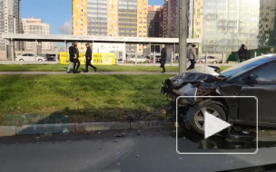 На Маршала Блюхера столкнулись такси и Mitsubishi Lancer