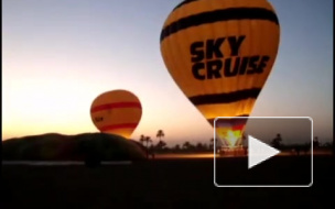 Воздушный шар с туристами рухнул в Египте, десятки погибших