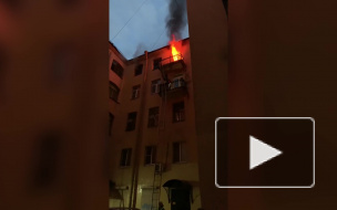 Пожарные вынесли из огня обнаженную девушку в Адмиралтейском районе