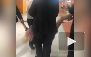 Конфликт петербурженки с охранниками ТРЦ "Галерея" из-за отсутствия маски попал на видео