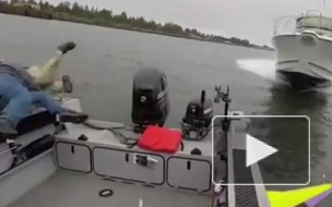 "За секунду до": В США рыбаки чудом избежали гибели при столкновении с катером