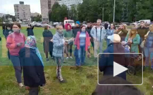 Видео: петербуржцы митингуют за сохранение Муринского парка