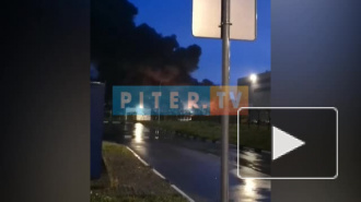 На Софийской улице крупный пожар: обрушилась кровля склада