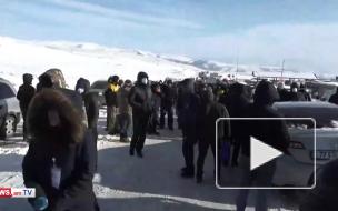 Жители Сюникской области перекрыли дорогу машине Пашиняна